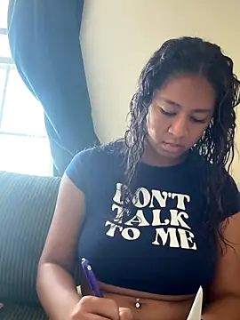 Snapshot of VanessaBling chatting on 11/07/25, 04:11 VanessaBling online show from 11/07/25, 04:11