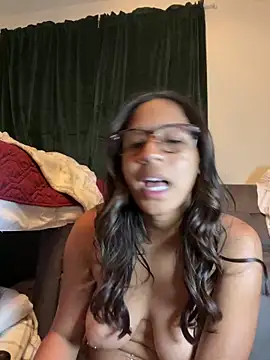 Snapshot of VanessaBling chatting on 02/15/25, 02:47 VanessaBling online show from 02/15/25, 02:47