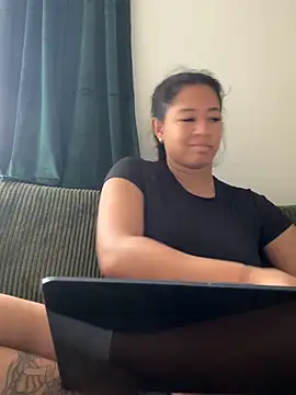 Snapshot of VanessaBling chatting on 12/16/25, 03:16 VanessaBling online show from 12/16/25, 03:16