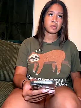 Snapshot of VanessaBling chatting on 10/22/25, 02:11 VanessaBling online show from 10/22/25, 02:11