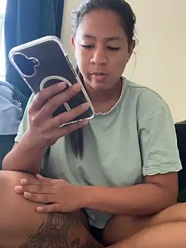 Snapshot of VanessaBling chatting on 10/24/25, 03:11 VanessaBling online show from 10/24/25, 03:11