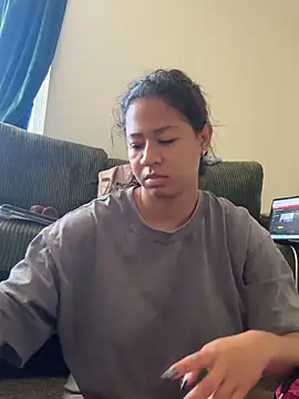 Snapshot of VanessaBling chatting on 10/29/25, 01:43 VanessaBling online show from 10/29/25, 01:43