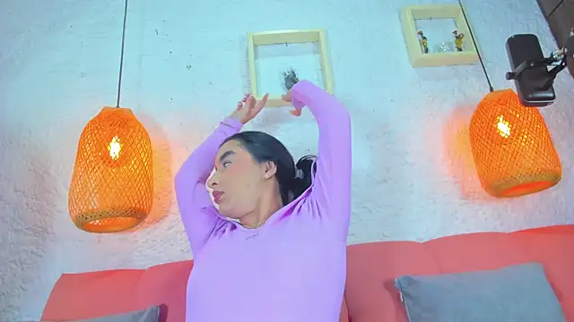 Snapshot of emiily_s chatting on 11/06/25, 12:09 emiily s online show from 11/06/25, 12:09