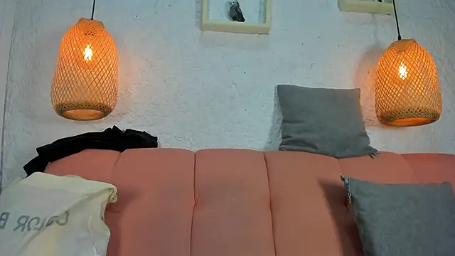 Snapshot of emiily_s chatting on 12/15/25, 12:11 emiily s online show from 12/15/25, 12:11