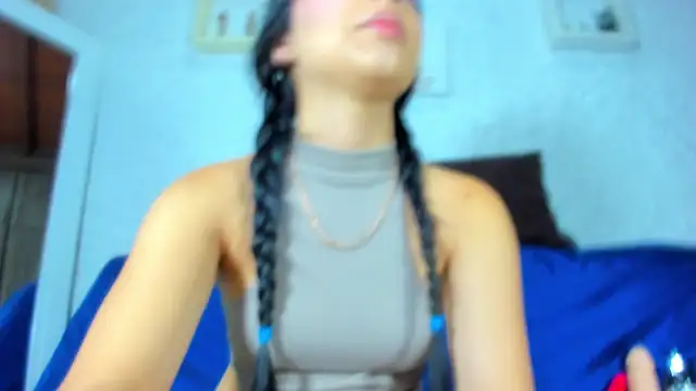 Snapshot of emiily_s chatting on 03/19/25, 12:12 emiily s online show from 03/19/25, 12:12