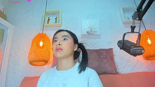 Snapshot of emiily_s chatting on 10/04/25, 12:07 emiily s online show from 10/04/25, 12:07