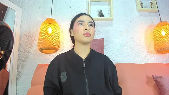 Snapshot of emiily_s chatting on 11/29/25, 12:05 emiily s online show from 11/29/25, 12:05