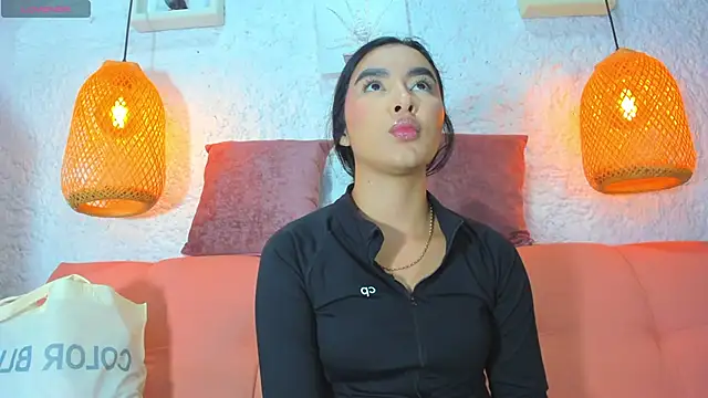 Snapshot of emiily_s chatting on 10/14/25, 12:06 emiily s online show from 10/14/25, 12:06