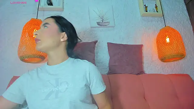 Snapshot of emiily_s chatting on 10/18/25, 12:07 emiily s online show from 10/18/25, 12:07