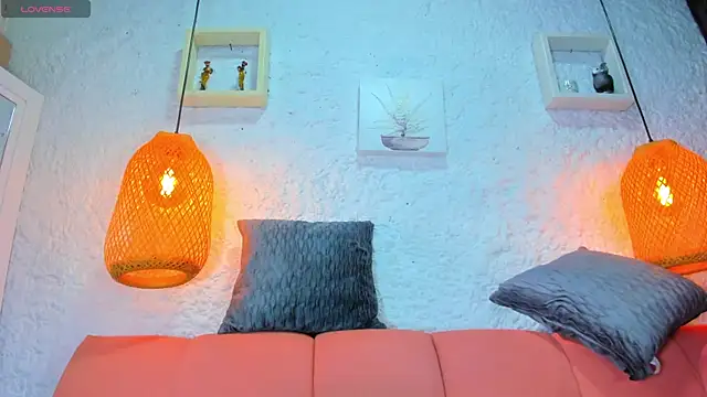 Snapshot of emiily_s chatting on 09/19/25, 12:09 emiily s online show from 09/19/25, 12:09