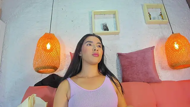 Snapshot of emiily_s chatting on 11/11/25, 12:11 emiily s online show from 11/11/25, 12:11