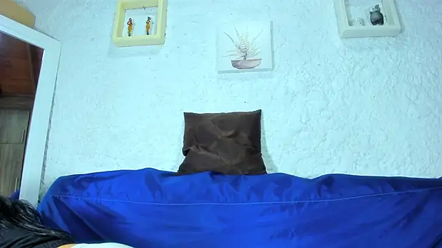 Snapshot of emiily_s chatting on 03/14/25, 12:07 emiily s online show from 03/14/25, 12:07