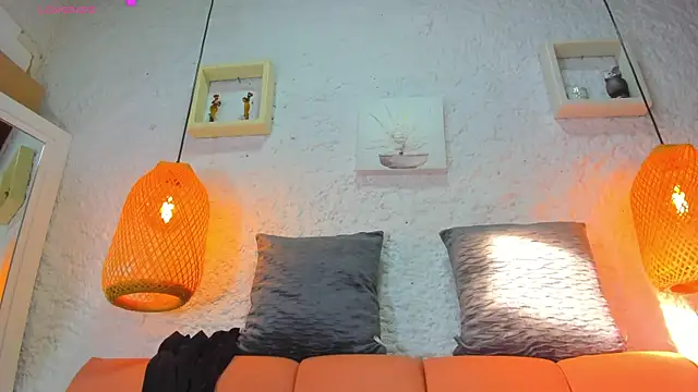 Snapshot of emiily_s chatting on 09/16/25, 12:06 emiily s online show from 09/16/25, 12:06