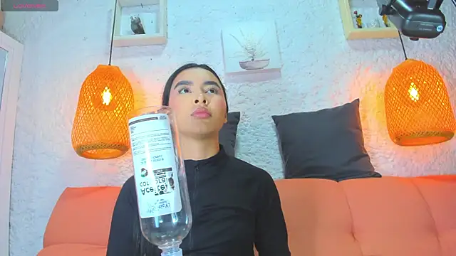 Snapshot of emiily_s chatting on 10/09/25, 12:06 emiily s online show from 10/09/25, 12:06