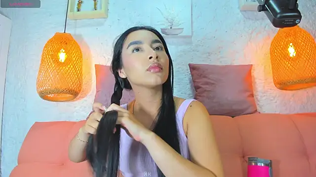 Snapshot of emiily_s chatting on 10/01/25, 12:09 emiily s online show from 10/01/25, 12:09