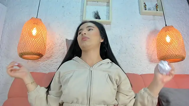 Snapshot of emiily_s chatting on 12/17/25, 12:10 emiily s online show from 12/17/25, 12:10