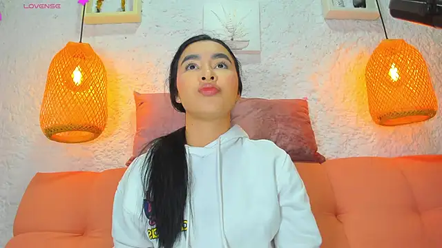 Snapshot of emiily_s chatting on 10/02/25, 12:08 emiily s online show from 10/02/25, 12:08