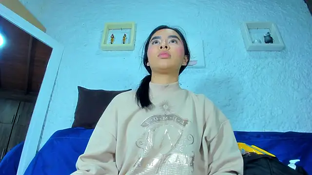 Snapshot of emiily_s chatting on 03/12/25, 12:04 emiily s online show from 03/12/25, 12:04