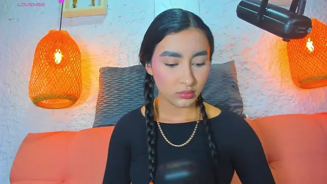 Snapshot of emiily_s chatting on 09/26/25, 12:12 emiily s online show from 09/26/25, 12:12