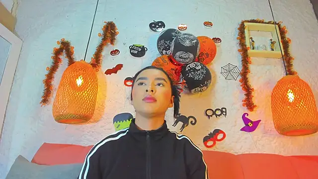 Snapshot of emiily_s chatting on 10/30/25, 12:03 emiily s online show from 10/30/25, 12:03