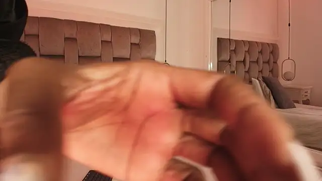 PamelaMendez  online show from 11/29/25, 04:01