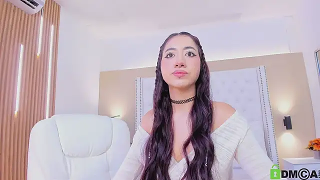 Snapshot of celeste_wayne chatting on 12/21/25, 02:19 celeste wayne online show from 12/21/25, 02:19