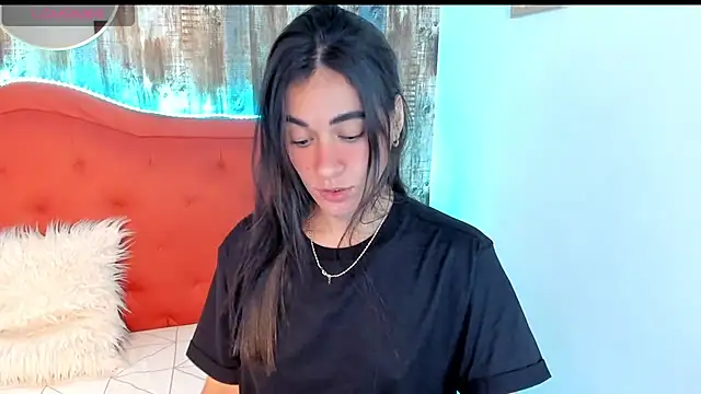 Snapshot of Emma_Sophia2 chatting on 02/07/25, 06:35 Emma Sophia2 online show from 02/07/25, 06:35