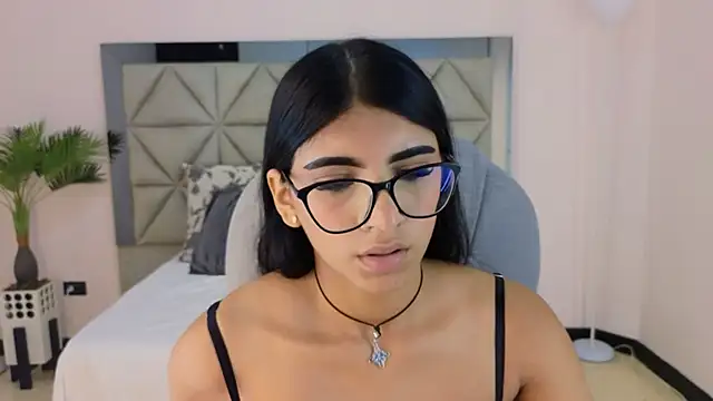 maiaa ruiz online show from 11/18/25, 02:53