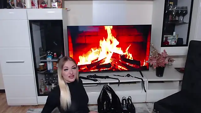 GodessJulia online show from 12/03/25, 10:42