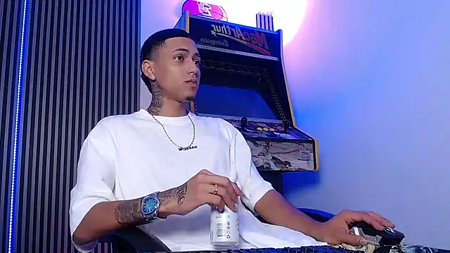 Liam lee online show from 03/04/25, 01:49