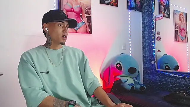 Liam lee online show from 10/28/25, 02:38