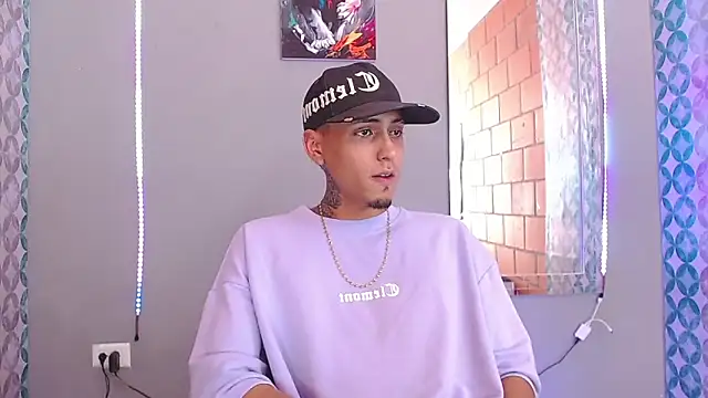 Snapshot of Liam_lee chatting on 04/25/26, 08:06 Liam lee online show from 04/25/26, 08:06