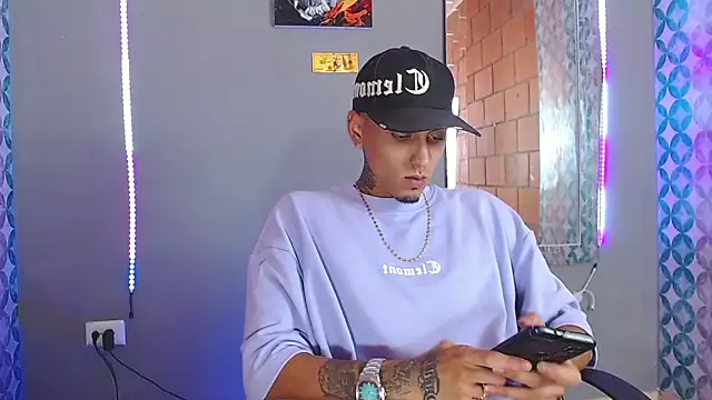 Snapshot of Liam_lee chatting on 04/21/26, 08:26 Liam lee online show from 04/21/26, 08:26