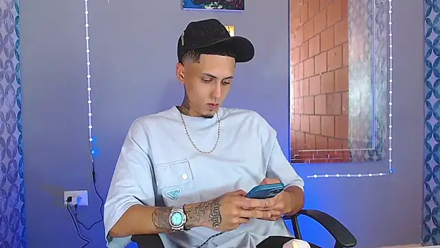 Snapshot of Liam_lee chatting on 06/04/26, 08:35 Liam lee online show from 06/04/26, 08:35
