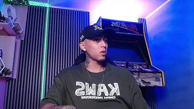 Liam lee online show from 03/20/25, 01:37