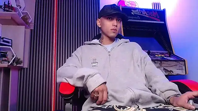 Liam lee online show from 03/06/25, 01:24