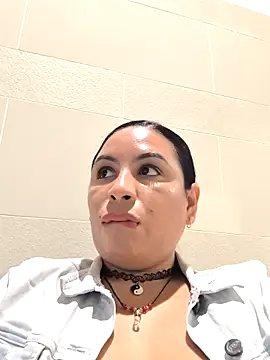 Francesca ferrari online show from 10/06/25, 05:46