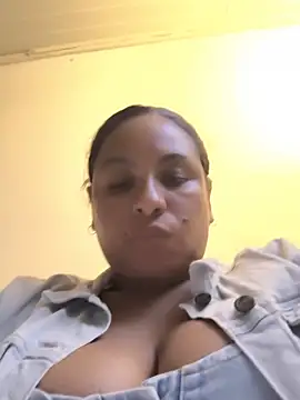 Snapshot of Francesca_ferrari chatting on 05/22/26, 01:58 Francesca ferrari online show from 05/22/26, 01:58