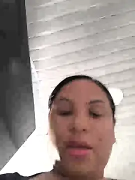 Snapshot of Francesca_ferrari chatting on 05/18/26, 10:03 Francesca ferrari online show from 05/18/26, 10:03