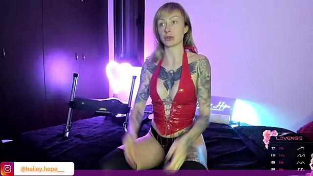 Snapshot of haileyhope_ chatting on 12/17/24, 05:36 haileyhope  online show from 12/17/24, 05:36