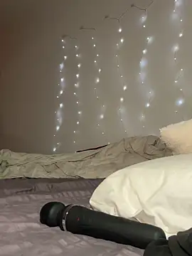 Snapshot of haileyhope_ chatting on 10/26/25, 09:48 haileyhope  online show from 10/26/25, 09:48