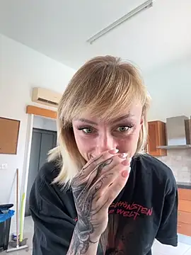 Snapshot of haileyhope_ chatting on 10/03/25, 08:49 haileyhope  online show from 10/03/25, 08:49