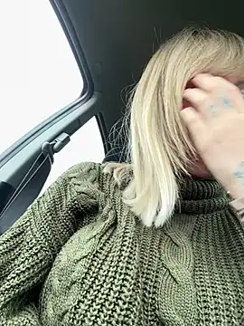 Snapshot of haileyhope_ chatting on 12/30/24, 11:04 haileyhope  online show from 12/30/24, 11:04