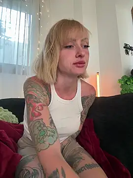 Snapshot of haileyhope_ chatting on 05/16/26, 04:28 haileyhope online show from 05/16/26, 04:28