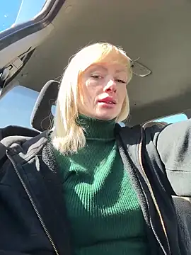 Snapshot of haileyhope_ chatting on 12/14/24, 10:45 haileyhope  online show from 12/14/24, 10:45