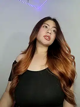 Scarlet garnet online show from 11/05/25, 03:09