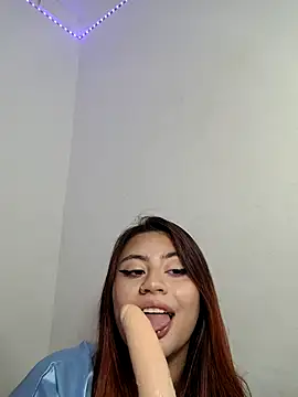 Scarlet garnet online show from 10/19/25, 04:48