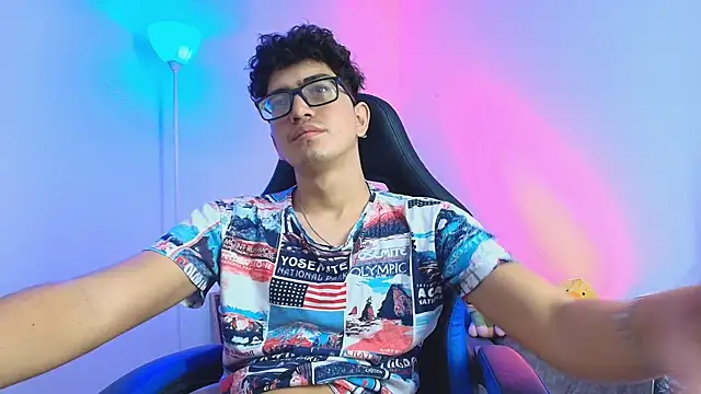 TylerWhite  online show from 12/18/25, 06:40