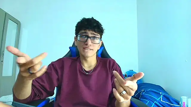 Snapshot of TylerWhite_ chatting on 03/21/25, 03:22 TylerWhite online show from 03/21/25, 03:22
