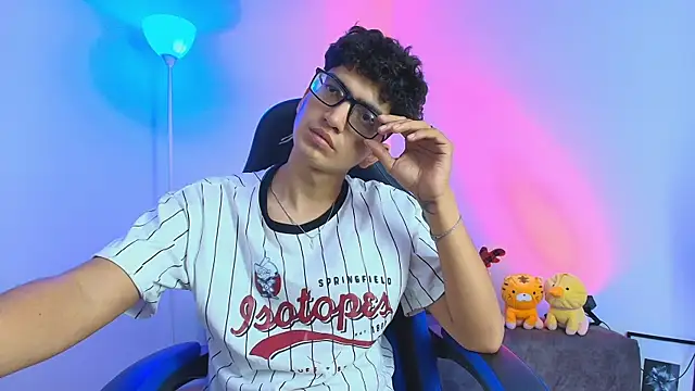 TylerWhite  online show from 12/14/25, 03:46